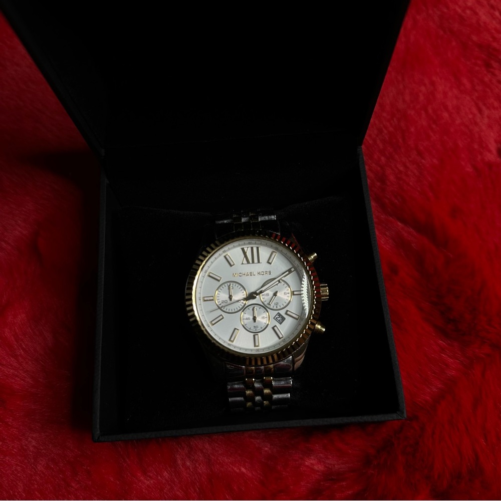 Michael Kors Watch - Picture 3 of 3